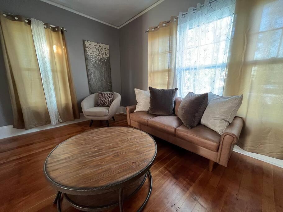 Timelessly Restored Home - Entirely Yours To Enjoy 比灵斯 外观 照片